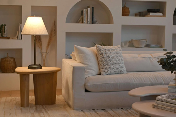 Comparing the Pros and Cons of Different Table Lamps