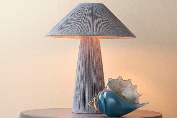 What are the Characteristics of Solid Wood Table Lamps?
