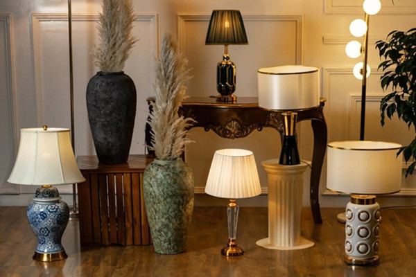 What are the Advantages and Disadvantages of Different Table Lamp Shade Materials?