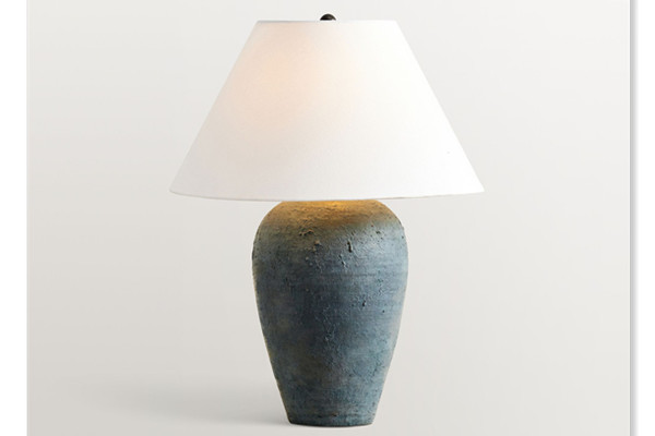 What Types of Switches are Available for Bedroom Table Lamps?