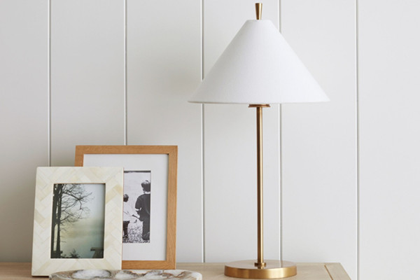 How to Wire the Three Wires of a Table Lamp with Two Sockets?