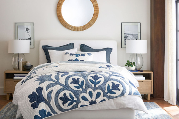 What Factors Influence the Price of A Stained Glass Table Lamp?