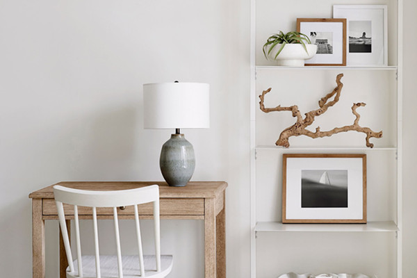 What are the Characteristics of a Hotel Table Lamp?