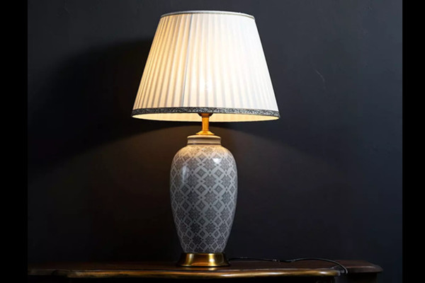 How to Use a Table Lamp?