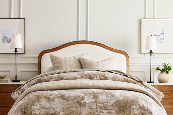 How to Determine if a Wrought Iron Table Lamp is Damaged by Moisture?